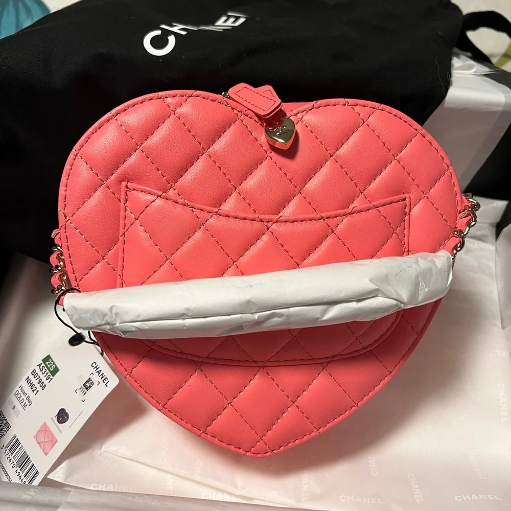 CHANEL Pink Quilted Heart Crossbody Bag - Picture 4 of 5
